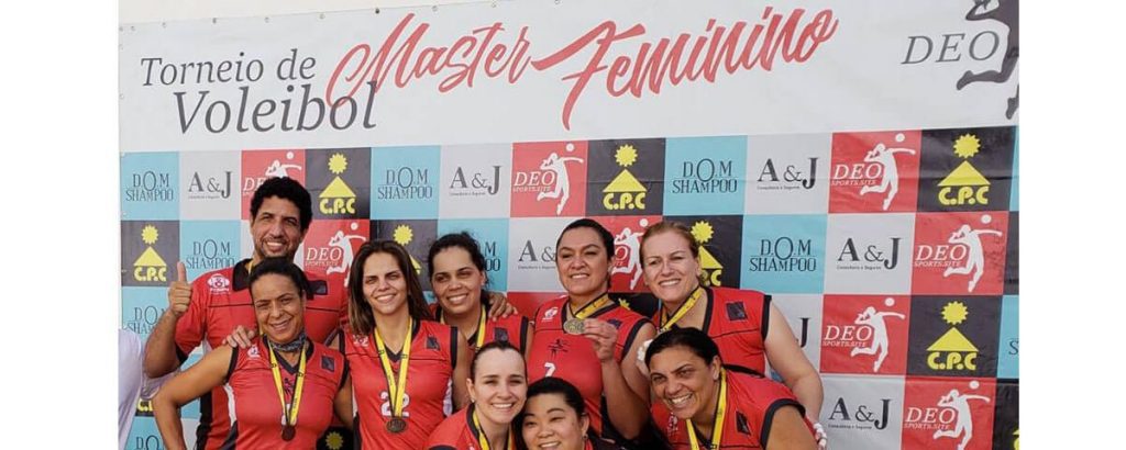 Leia mais sobre o artigo Time de Vôlei Feminino da OAB Guarulhos vence em 3º lugar na Copa DEO de Vôlei Master Feminino no Continental Parque Clube.