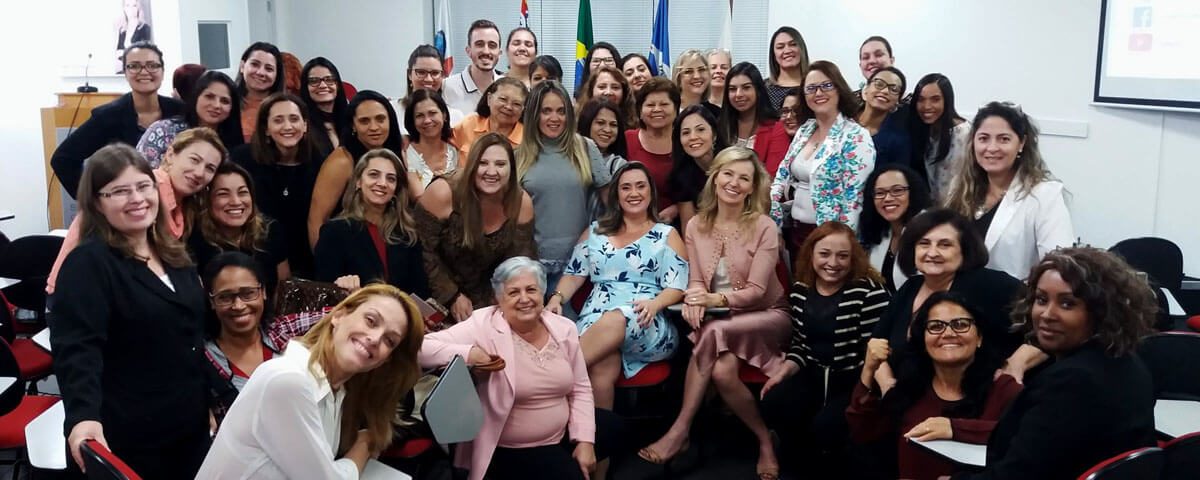 No momento, você está visualizando Projeto: Mulher e Poder – O Desafio Feminino da Liderança no Século XXI